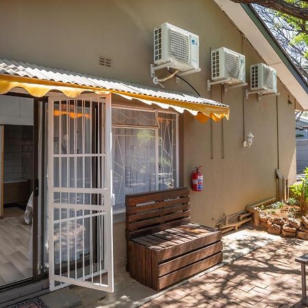 Cosy Cottages Guesthouse بوتشيفستروم المظهر الخارجي الصورة